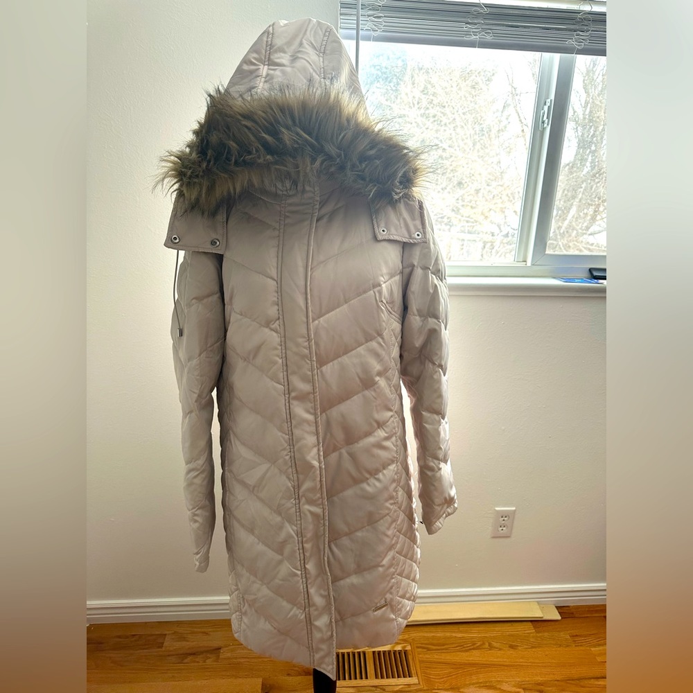 Kenneth Cole winter Jacket. Fur hood removable